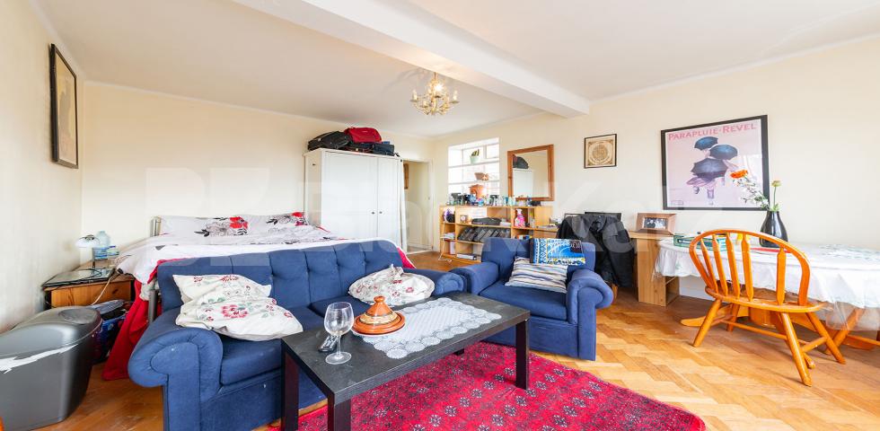 			HEATING and HOT WATER INCLUDED, 2 Bedroom, 1 bath, 1 reception Apartment			 Shepherds Bush Road, SHEPHERDS BUSH